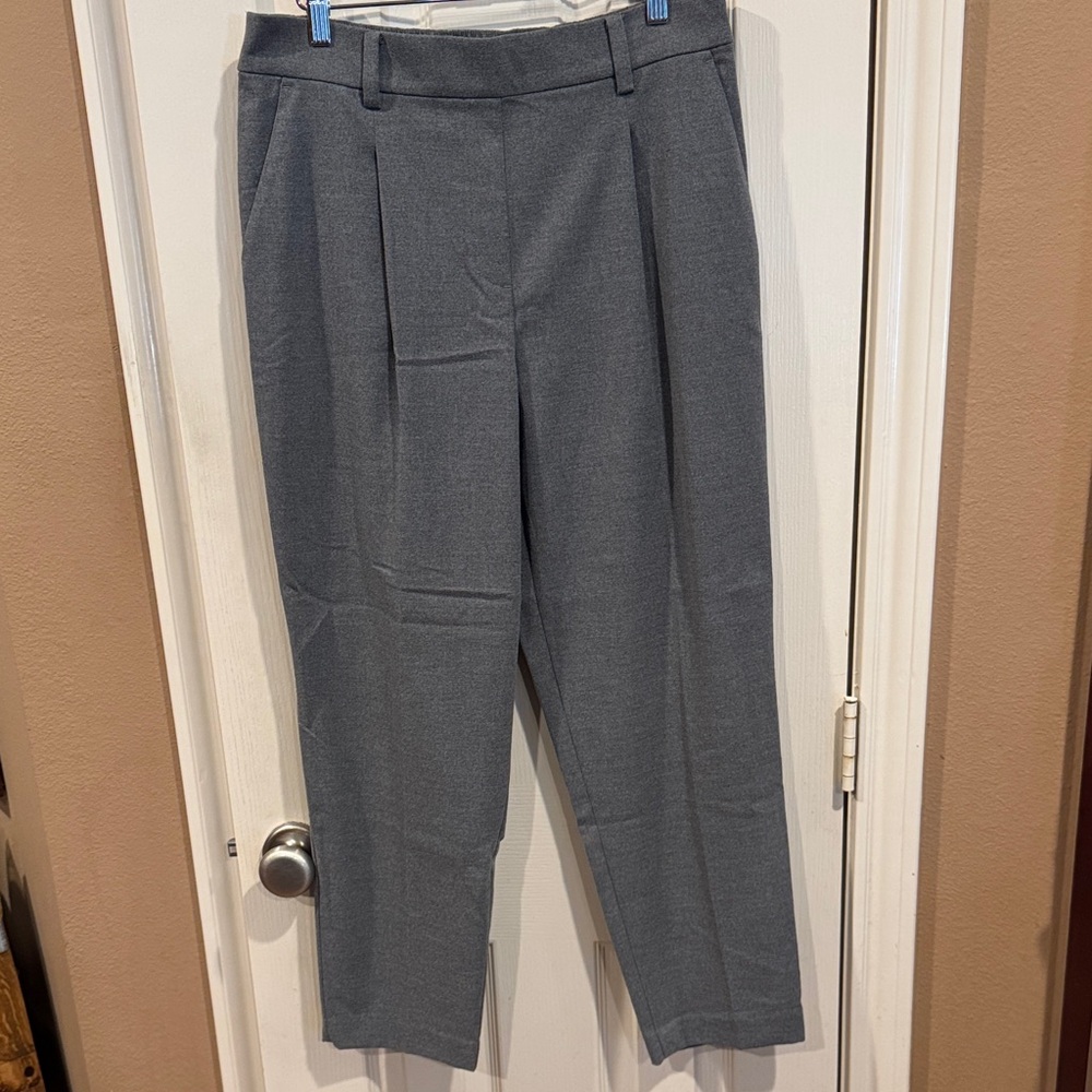 LOFT Soft Gray Versatile Pants / Trousers. Sz Medium